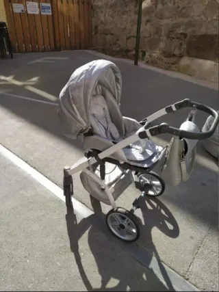 Carrito bebé gris claro + capazo + silla coche