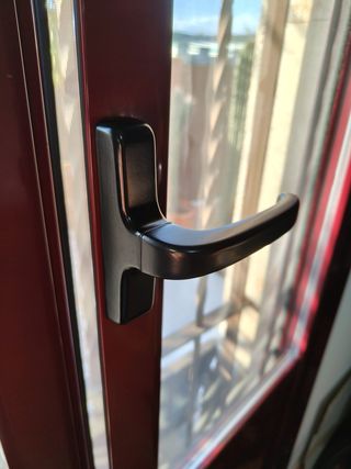 Ventanas y balconeras aluminio con rejas