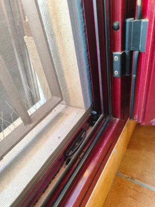 Ventanas y balconeras aluminio con rejas