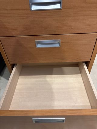 Mesita de noche de madera