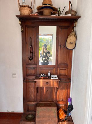 Mueble de entrada madera con perchero