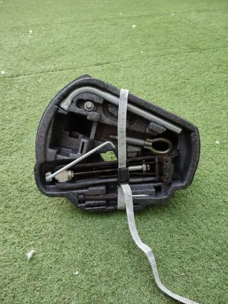 Kit gato y herramientas cambio rueda