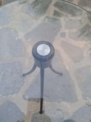 Mesita redonda cristal y metal negro