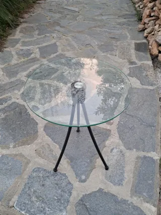 Mesita redonda cristal y metal negro