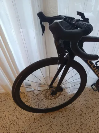 Bicicleta Cube Attain 2024 carbono, 53.