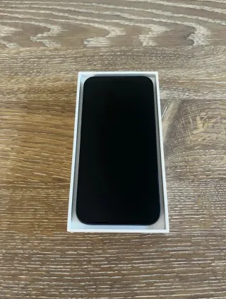 iPhone 13 256GB Medianoche