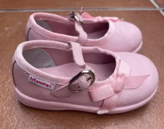 Zapatos de bebé rosas con lazo