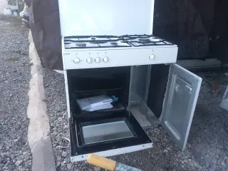 Cocina de gas con horno y armario