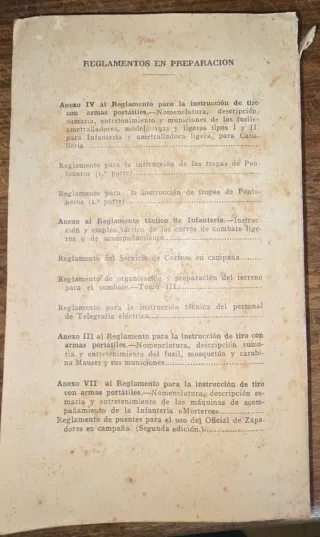 Libro militar antiguo