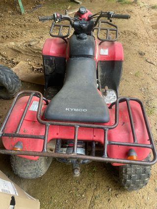Quad Kymco Rojo y Negro