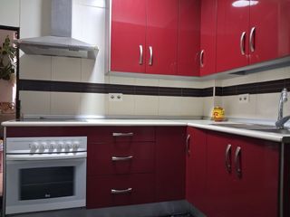 Cocina completa con horno y vitrocerámica