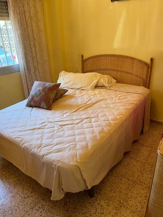 Cabecero de mimbre y madera