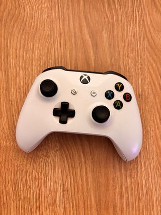 Xbox One S 1TB Blanca + Mando