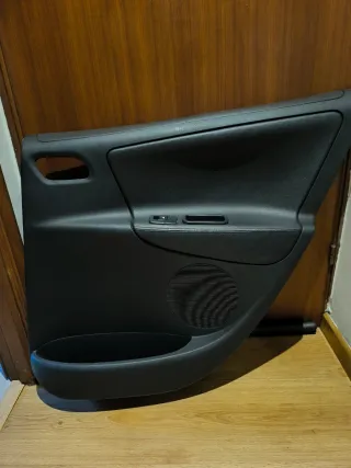 Tapizado Piel Puerta Trasera Peugeot 207