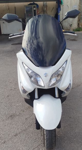 Suzuki Burgman 200 2015 – 35.000 km – Muy cuidada