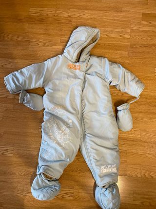 Buzo de bebé azul con estampado Winnie Pooh