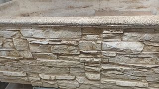 Jardinera de piedra estilo rústico