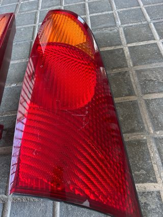 Pilotos Traseros Ford Focus 2001