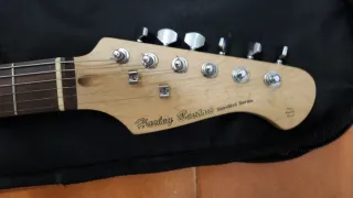 Guitarra Eléctrica Blanca con Funda
