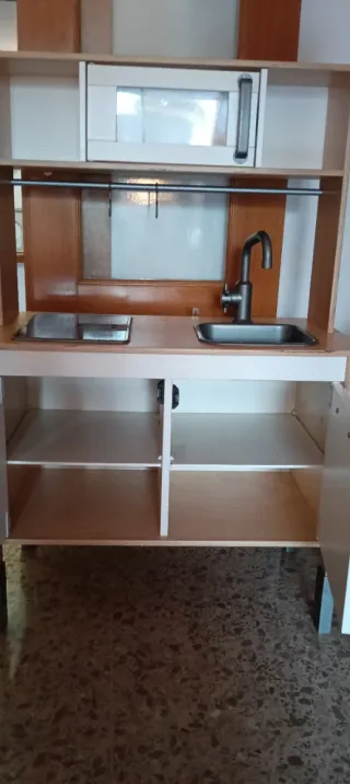 Cocina de madera Ikea para niños