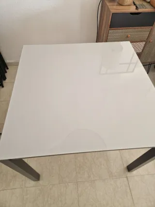 Mesa cristal y aluminio gris/blanco en PEÑISCOLA