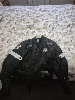 Chaqueta B-SWIFT Moto Negra talla 3   y cascos