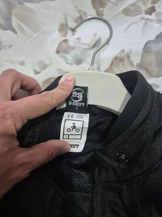 Chaqueta B-SWIFT Moto Negra talla 3   y cascos