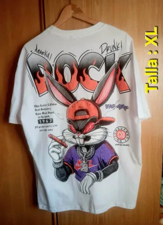 Camiseta Bugs Bunny Rock Oversize