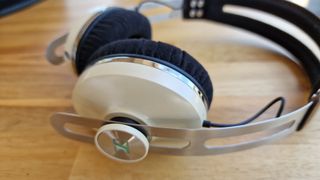 Sennheiser Momentum 2.0 On-Ear Ivory - Marrón