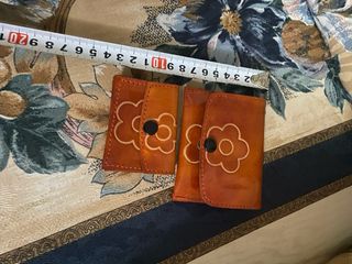 Carteras de piel con flor