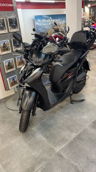 Honda SH125i Negra Sport