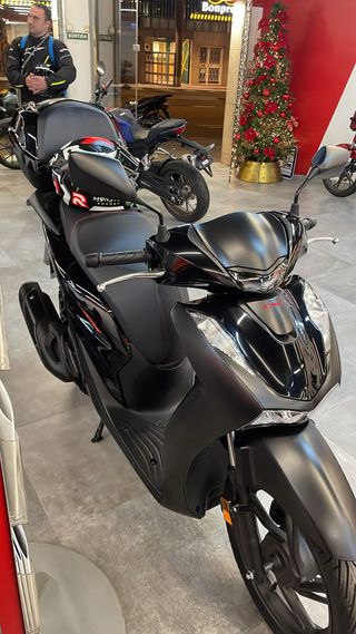 Honda SH125i Negra Sport