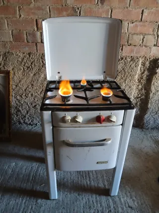 Horno de gas butano blanco