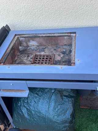 Carro barbacoa terraza gris metal de ladrillo