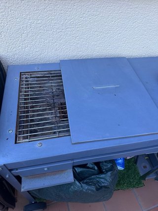 Carro barbacoa terraza gris metal de ladrillo