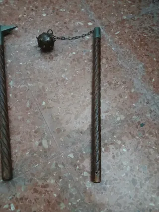 Hacha y maza medieval decorativa