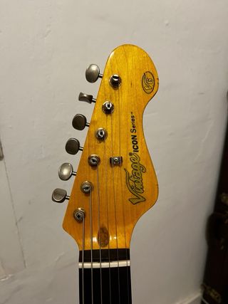 Guitarra Vintage Icon V6 Stratocaster Mejorada