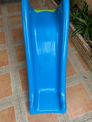 Tobogán infantil azul y verde de la marca Feber