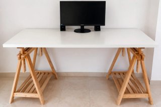 Mesa de estudio de madera Ikea