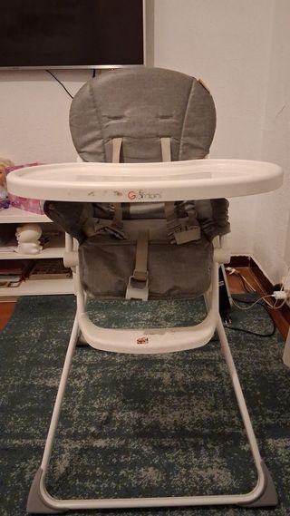 Trona bebé gris marca Giordani
