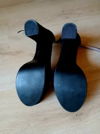 Zapatos de tacón negros