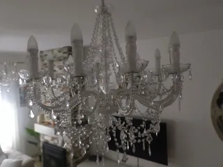 Lámpara de araña de cristal y metal