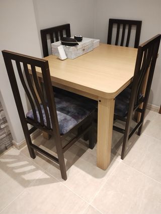 Mueble vitrina alto con puerta de cristal