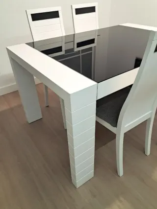 Mesa de comedor y sillas  Mesa 140x 80x75