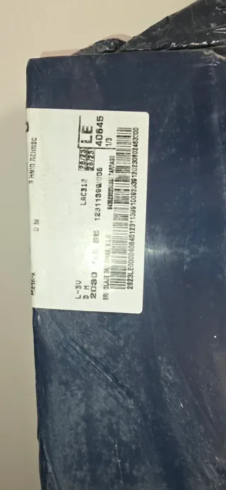 Puerta blanca con 3 cristales