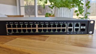 Switch Cisco SG300-28 28 Puertos Gigabit