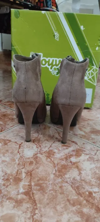 Botines ante tacón beige/marrón