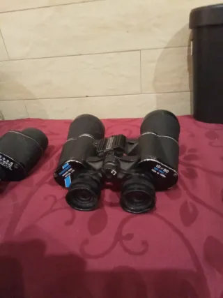 Prismáticos con estuches