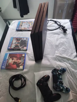 PS4 Pro 1TB Nero + 3 Giochi