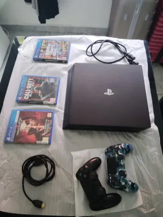 PS4 Pro 1TB Nero + 3 Giochi